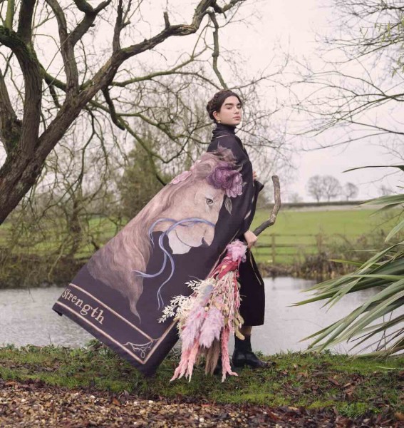 Палантин Fable England x Jessica Roux 'Strength'