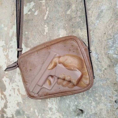 Сумка Vlieger & Vandam 'Camera Bag Gun' із кастомним дизайном El Justiciero