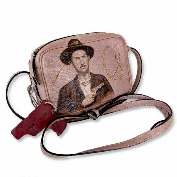 Сумка Vlieger & Vandam 'Camera Bag Gun' із кастомним дизайном El Justiciero